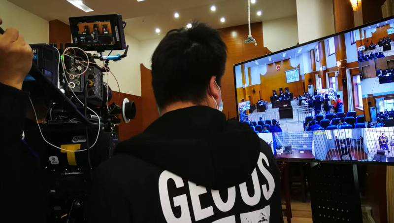 AI生成VS人工创意——江陵县广告片拍摄公司的技术浪漫主义实践